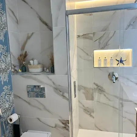 Apartment 751, Renovated 2 Beedroom Apartment, Second Line Of The Beach, Wifi, Parkinging *