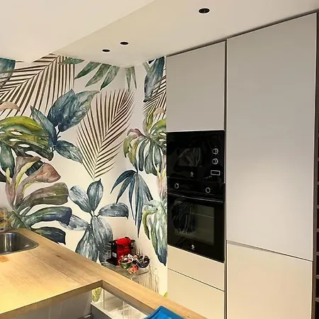 751, Renovated 2 Beedroom Apartment, Second Line Of The Beach, Wifi, Parkinging Marbella