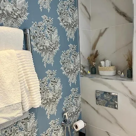 751, Renovated 2 Beedroom Apartment, Second Line Of The Beach, Wifi, Parkinging Μαρμπέλλα