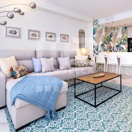 Appartement 751, Renovated 2 Beedroom Apartment, Second Line Of The Beach, Wifi, Parkinging *