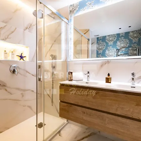 751, Renovated 2 Beedroom Apartment, Second Line Of The Beach, Wifi, Parkinging Διαμέρισμα Μαρμπέλλα