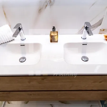 751, Renovated 2 Beedroom Apartment, Second Line Of The Beach, Wifi, Parkinging Apartment