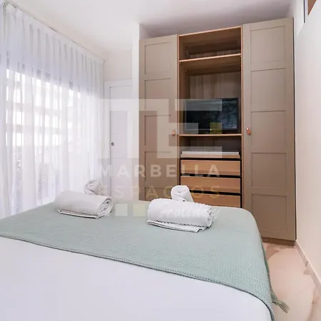 Appartement 751, Renovated 2 Beedroom Apartment, Second Line Of The Beach, Wifi, Parkinging *