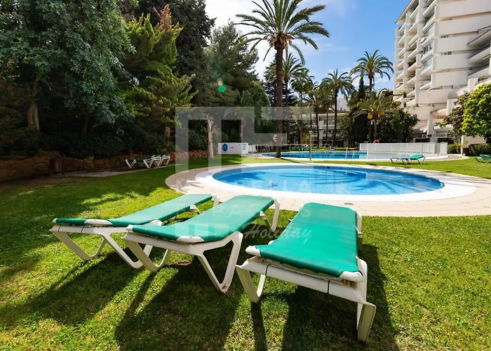 Appartement 751, Renovated 2 Beedroom Apartment, Second Line Of The Beach, Wifi, Parkinging Marbella