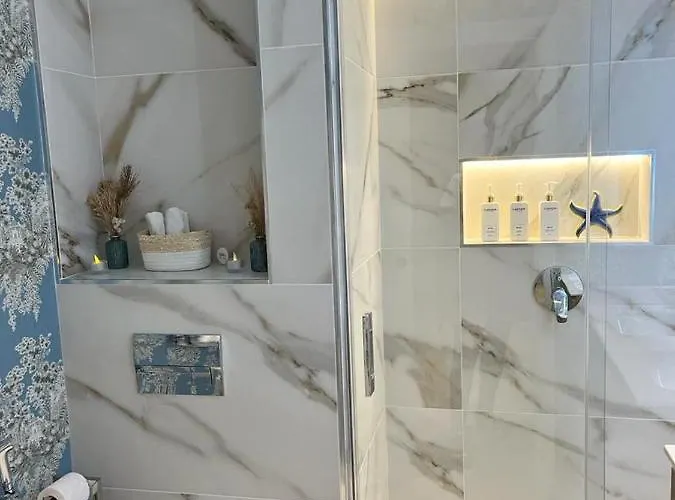 Appartement 751, Renovated 2 Beedroom Apartment, Second Line Of The Beach, Wifi, Parkinging *