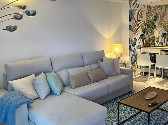 751, Renovated 2 Beedroom Apartment, Second Line Of The Beach, Wifi, Parkinging Appartement Marbella