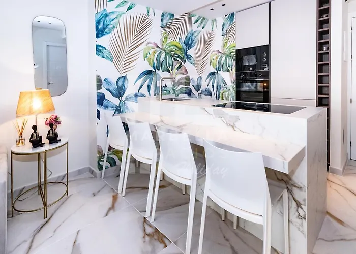 751, Renovated 2 Beedroom Apartment, Second Line Of The Beach, Wifi, Parkinging Appartement *