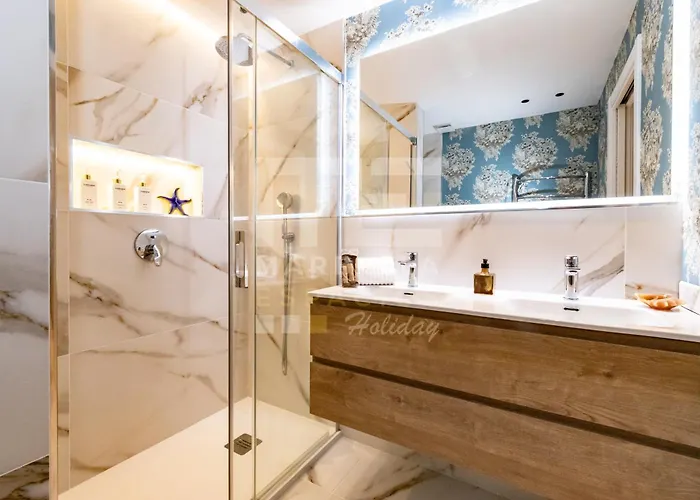 751, Renovated 2 Beedroom Apartment, Second Line Of The Beach, Wifi, Parkinging Appartement Marbella