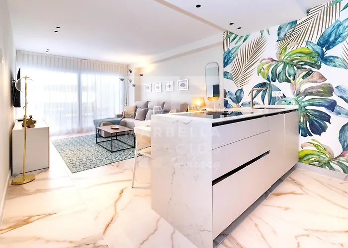 Appartement 751, Renovated 2 Beedroom Apartment, Second Line Of The Beach, Wifi, Parkinging