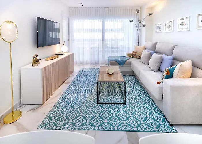 Appartement 751, Renovated 2 Beedroom Apartment, Second Line Of The Beach, Wifi, Parkinging