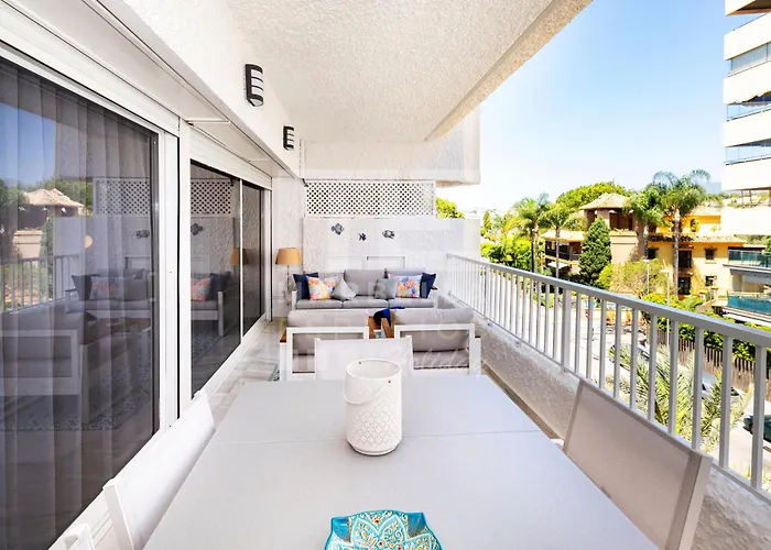 Appartement 751, Renovated 2 Beedroom Apartment, Second Line Of The Beach, Wifi, Parkinging