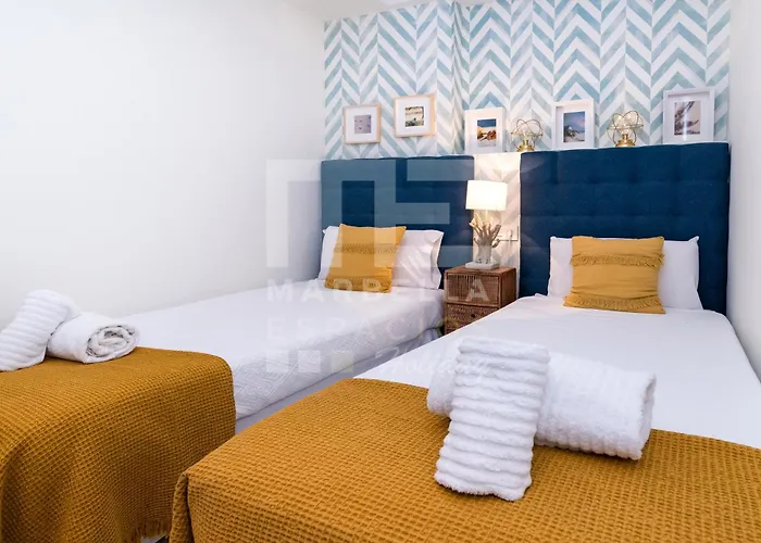 751, Renovated 2 Beedroom Apartment, Second Line Of The Beach, Wifi, Parkinging Marbella