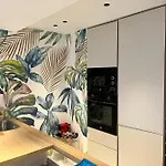 751, Renovated 2 Beedroom Apartment, Second Line Of The Beach, Wifi, Parkinging Μαρμπέλλα