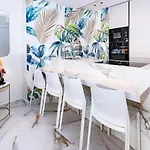 751, Renovated 2 Beedroom Apartment, Second Line Of The Beach, Wifi, Parkinging Διαμέρισμα *