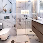751, Renovated 2 Beedroom Apartment, Second Line Of The Beach, Wifi, Parkinging *