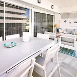 Διαμέρισμα 751, Renovated 2 Beedroom Apartment, Second Line Of The Beach, Wifi, Parkinging *