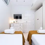 751, Renovated 2 Beedroom Apartment, Second Line Of The Beach, Wifi, Parkinging Διαμέρισμα *