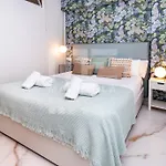 751, Renovated 2 Beedroom Apartment, Second Line Of The Beach, Wifi, Parkinging Μαρμπέλλα
