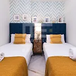 751, Renovated 2 Beedroom Apartment, Second Line Of The Beach, Wifi, Parkinging Διαμέρισμα