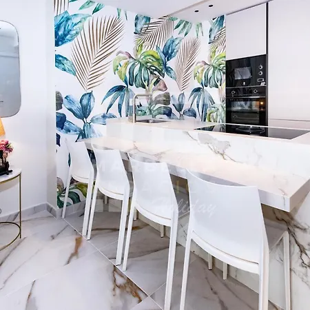 751, Renovated 2 Beedroom Apartment, Second Line Of The Beach, Wifi, Parkinging Appartement *