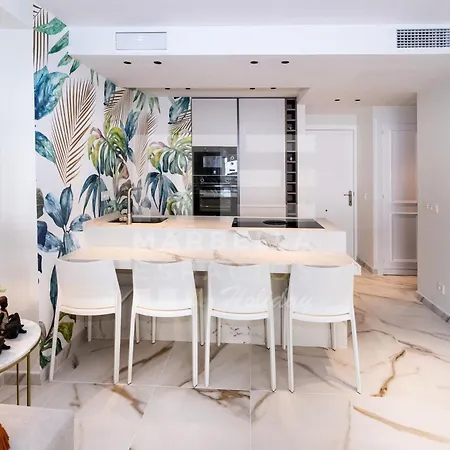 Διαμέρισμα 751, Renovated 2 Beedroom Apartment, Second Line Of The Beach, Wifi, Parkinging Μαρμπέλλα