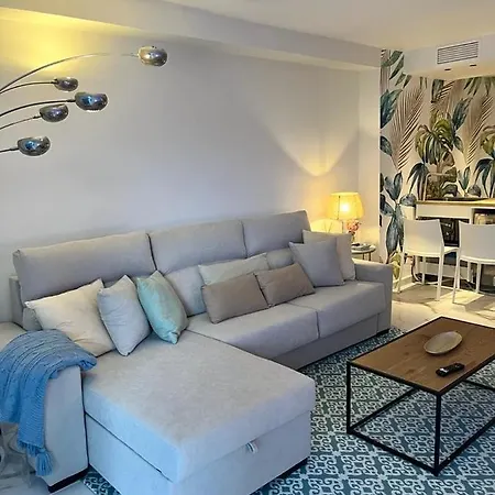 751, Renovated 2 Beedroom Apartment, Second Line Of The Beach, Wifi, Parkinging Apartment Marbella