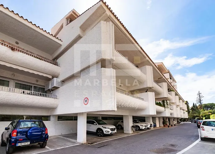 751, Renovated 2 Beedroom Apartment, Second Line Of The Beach, Wifi, Parkinging Marbella