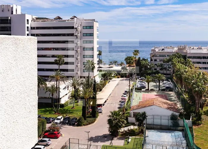 751, Renovated 2 Beedroom Apartment, Second Line Of The Beach, Wifi, Parkinging Marbella