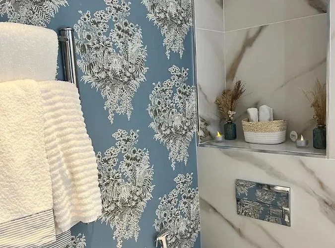 751, Renovated 2 Beedroom Apartment, Second Line Of The Beach, Wifi, Parkinging Marbella