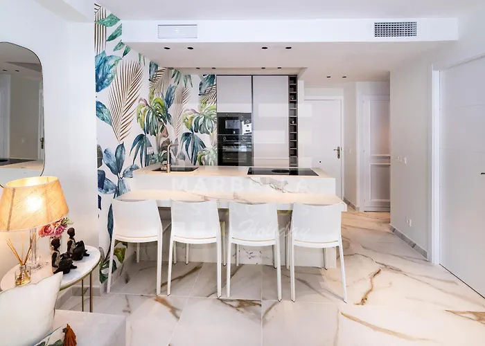 Apartament 751, Renovated 2 Beedroom Apartment, Second Line Of The Beach, Wifi, Parkinging Marbella