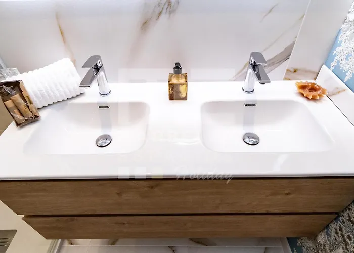 751, Renovated 2 Beedroom Apartment, Second Line Of The Beach, Wifi, Parkinging Apartament