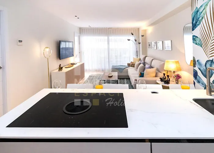 Apartament 751, Renovated 2 Beedroom Apartment, Second Line Of The Beach, Wifi, Parkinging Marbella